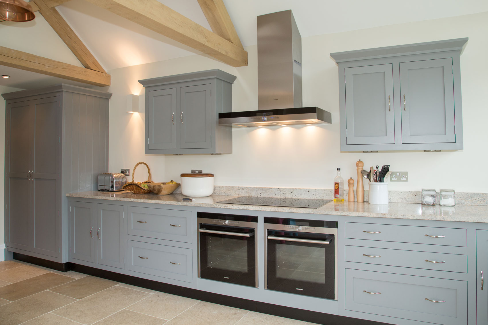 Integrated double oven for many kitchens